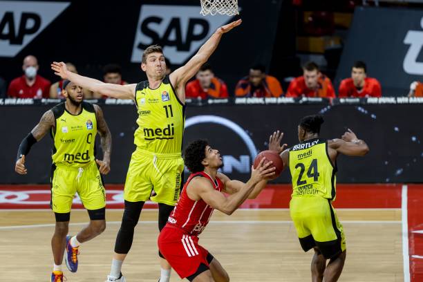 据现场观众 据现场观众