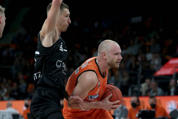 形成了一股 形成了一股